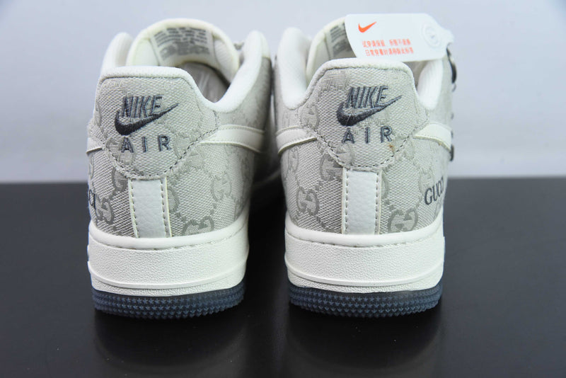 NIKE  Air Force 1 costurado em conjunto com tecido Gucci