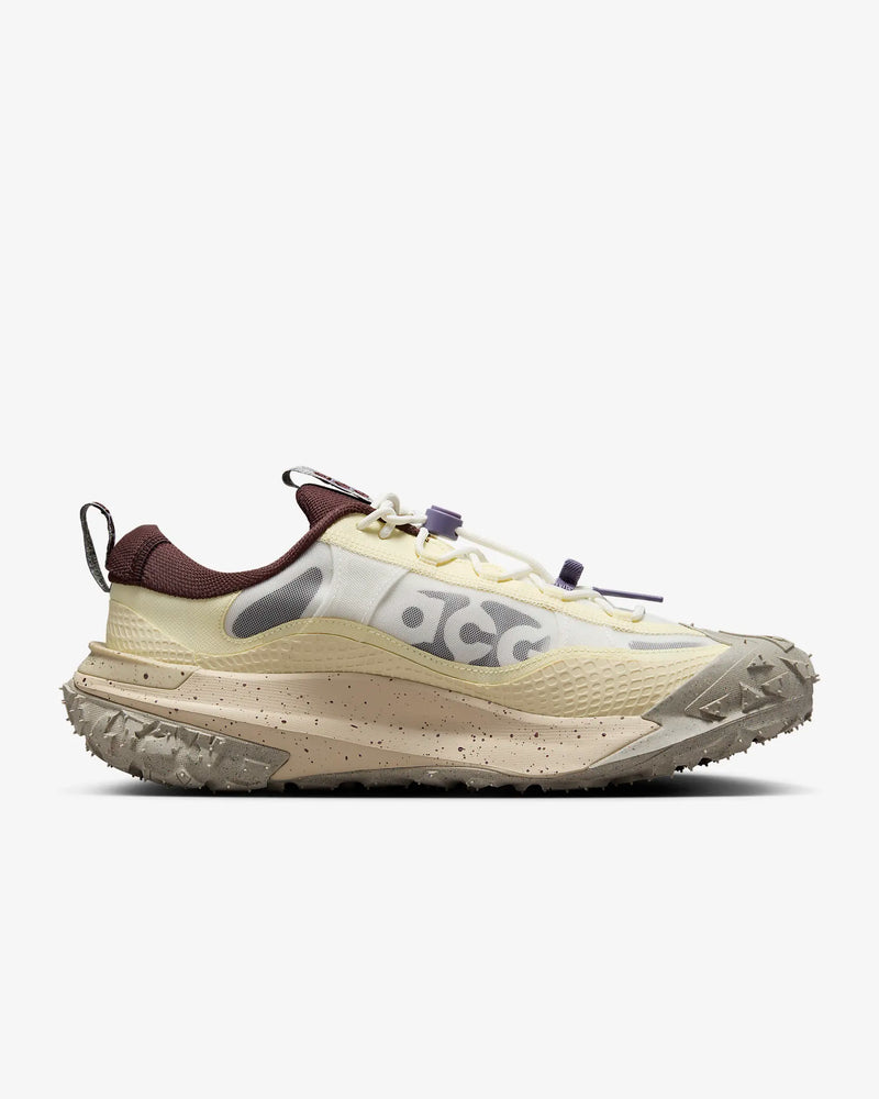 Tênis Nike ACG Mountain Fly 2 Low Bege/Marrom