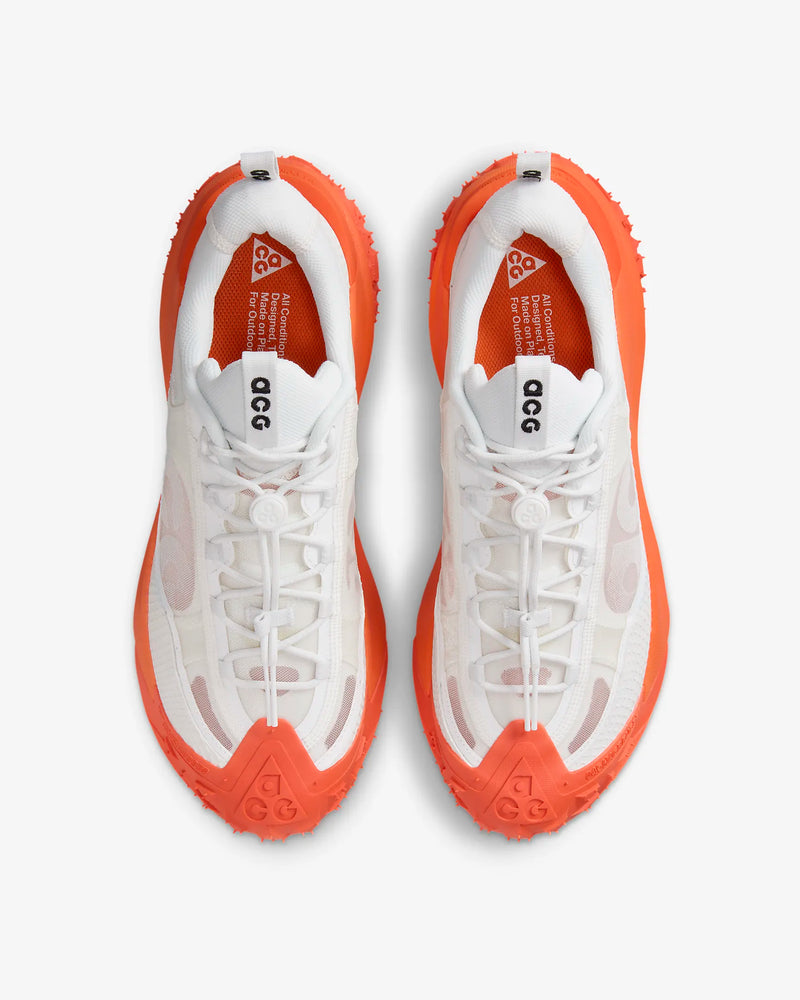 Tênis Nike ACG Mountain Fly 2 Low Branco/Laranja