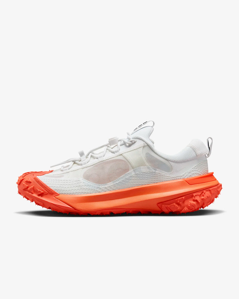 Tênis Nike ACG Mountain Fly 2 Low Branco/Laranja