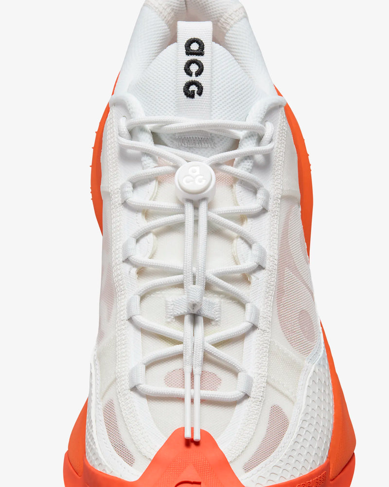 Tênis Nike ACG Mountain Fly 2 Low Branco/Laranja