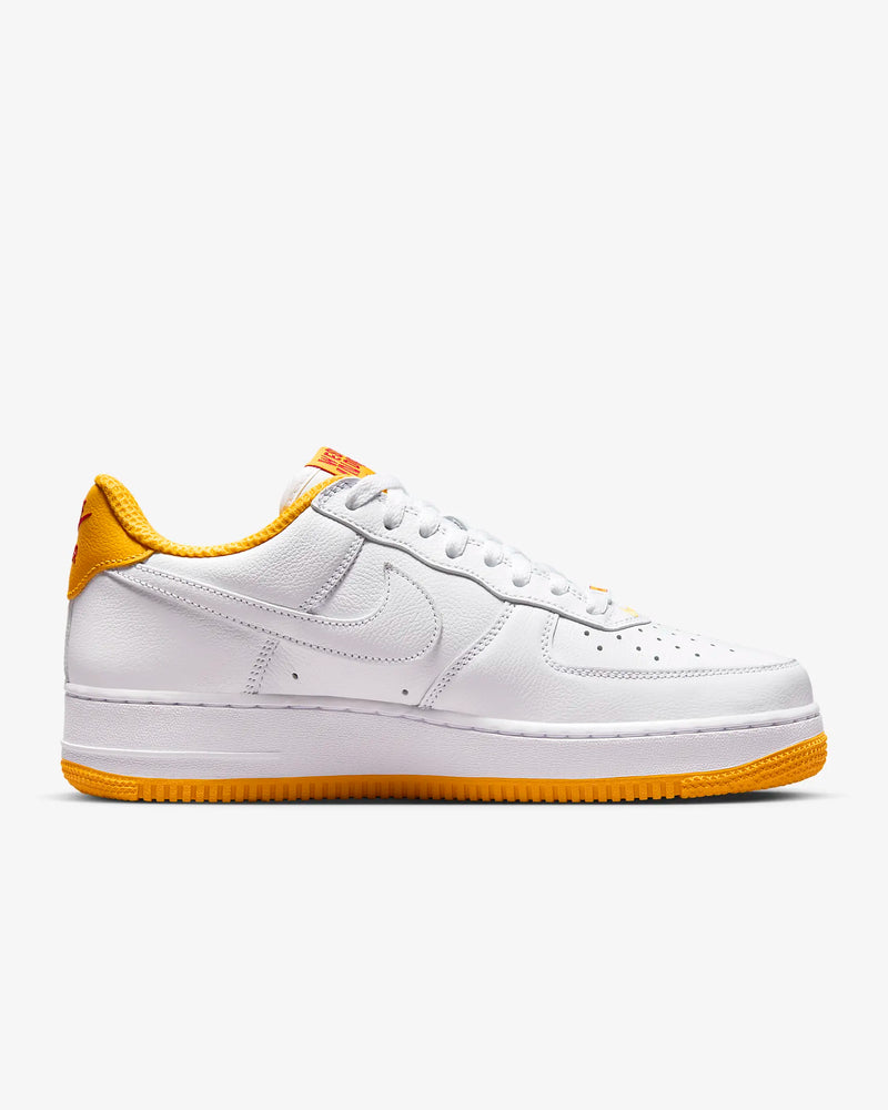 Tênis Nike Air Force 1 Low Retro QS Branco/Laranja