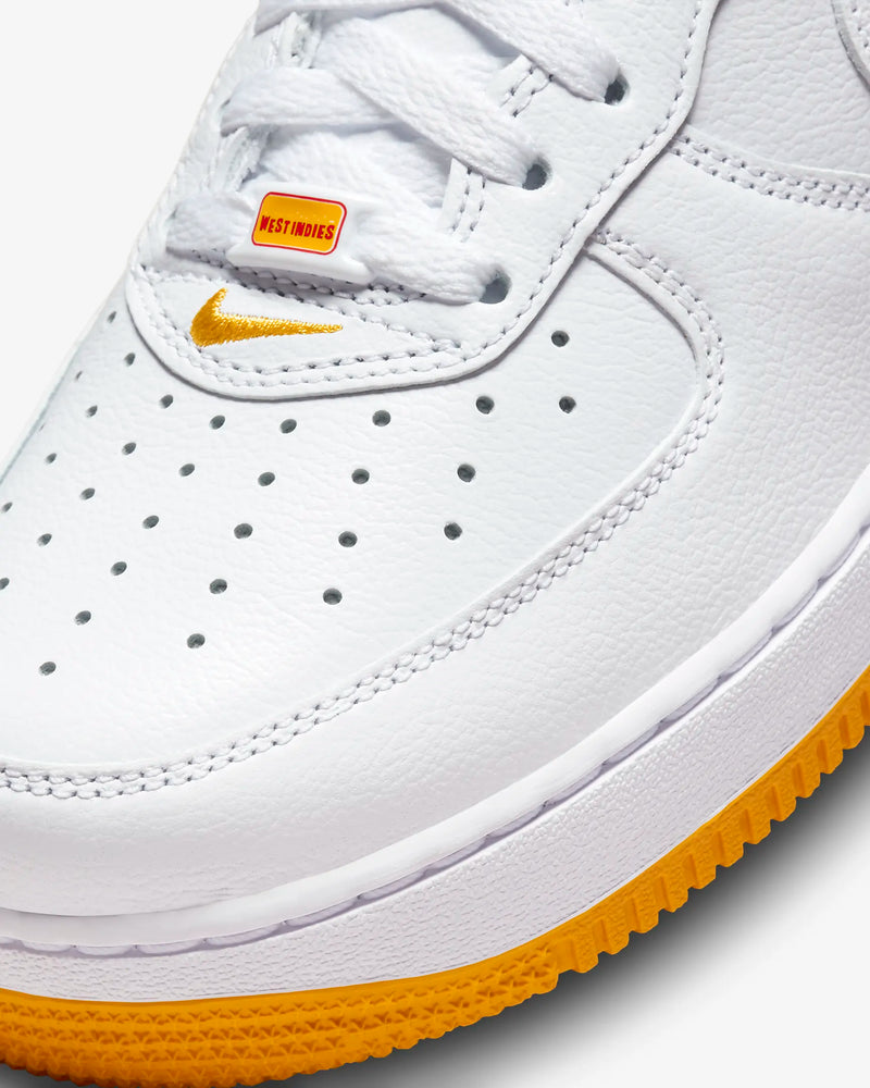 Tênis Nike Air Force 1 Low Retro QS Branco/Laranja