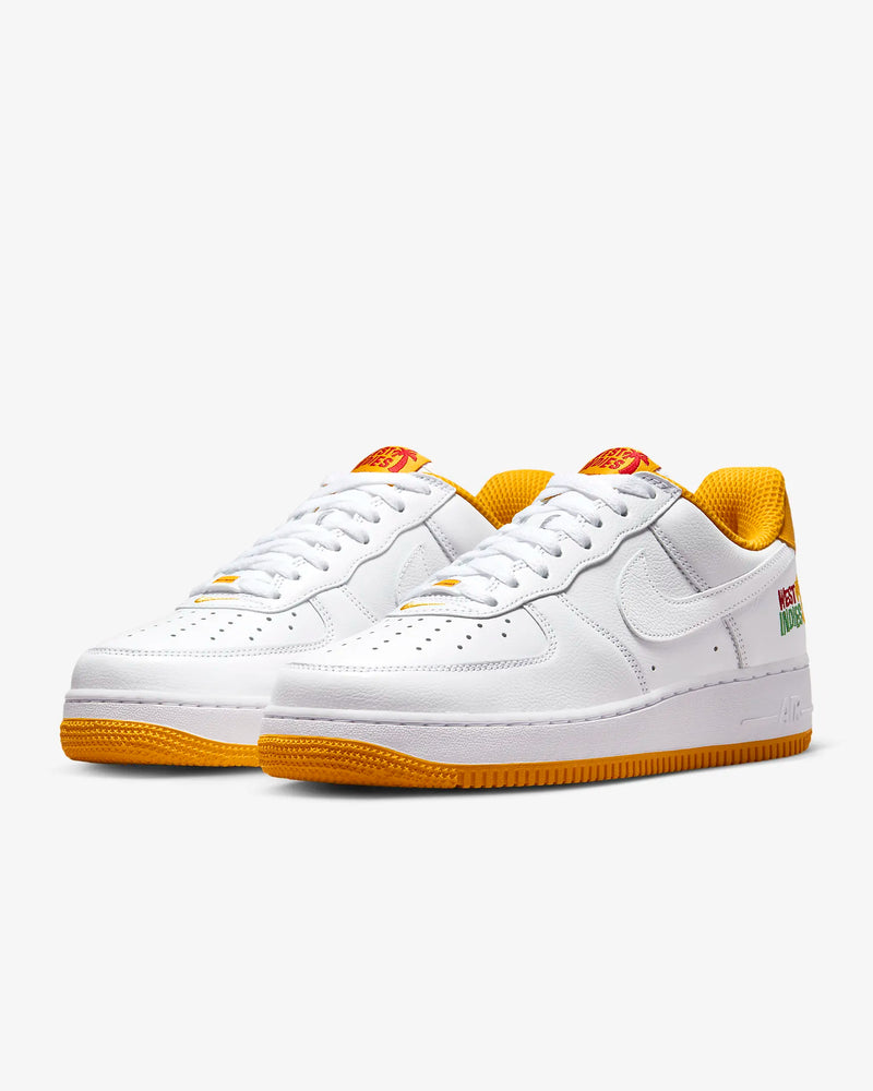 Tênis Nike Air Force 1 Low Retro QS Branco/Laranja