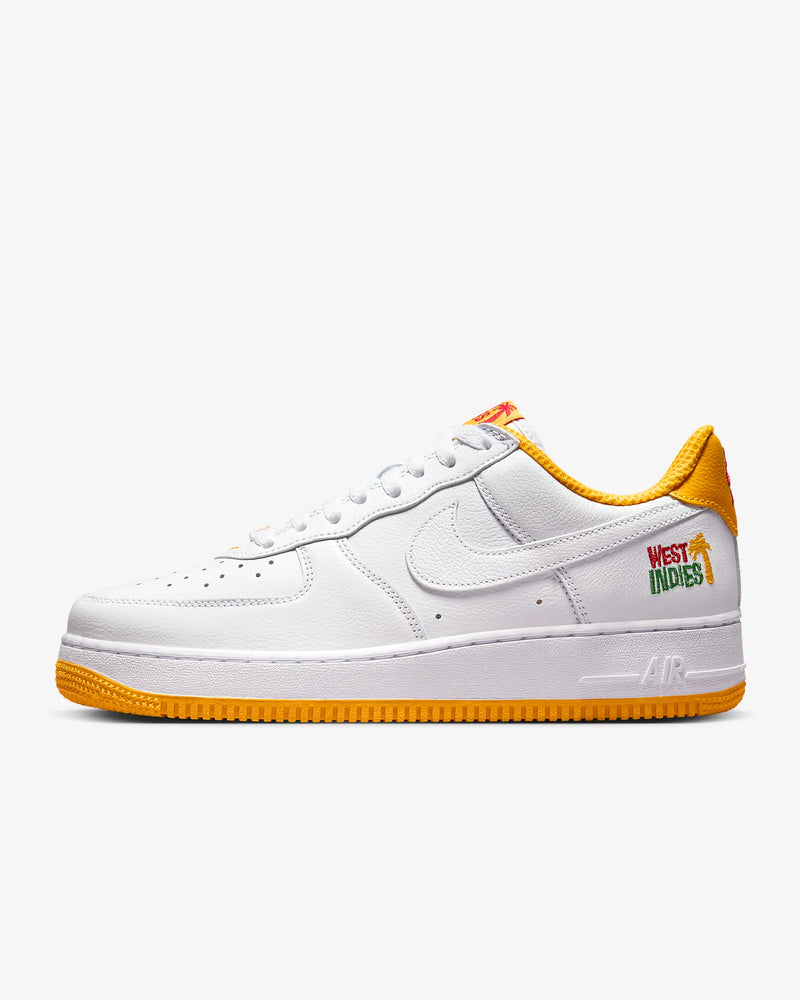 Tênis Nike Air Force 1 Low Retro QS Branco/Laranja