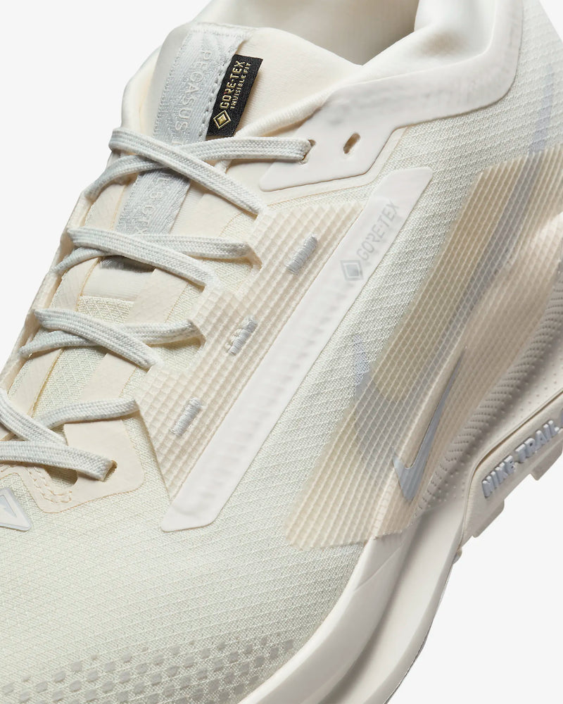 Tênis Nike Pegasus Trail 5 GORE-TEX Branco