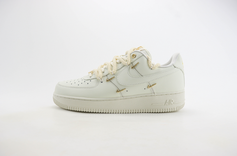 Tênis Nike Air Force 1 LX Gold Swooshes