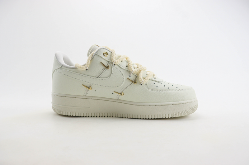 Tênis Nike Air Force 1 LX Gold Swooshes