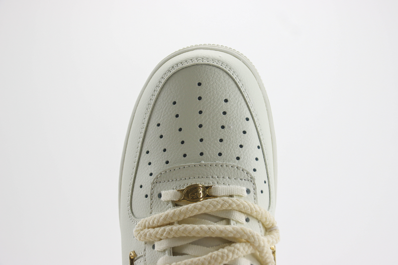 Tênis Nike Air Force 1 LX Gold Swooshes